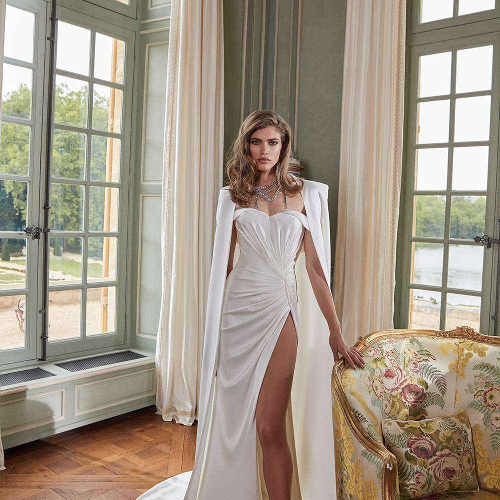 由Galia Lahav设计的花式白色婚纱