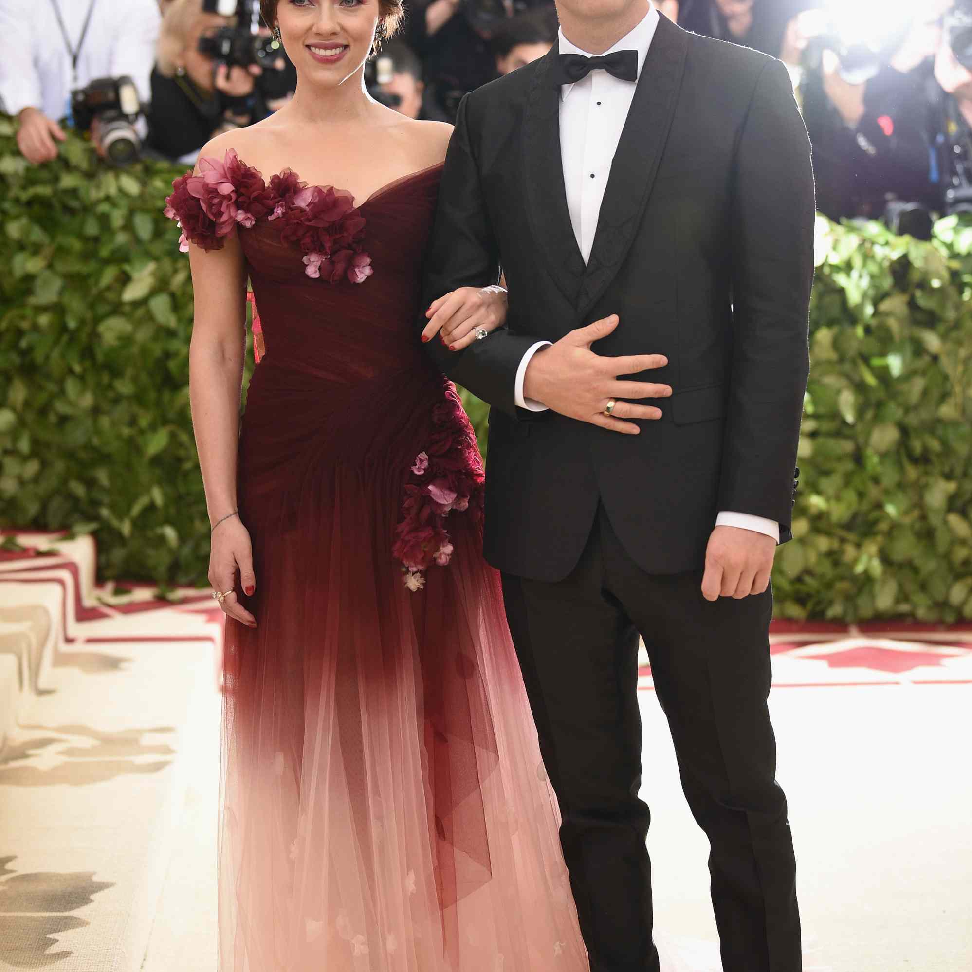 斯嘉丽·约翰逊和科林·约斯特参加了慈善晚会