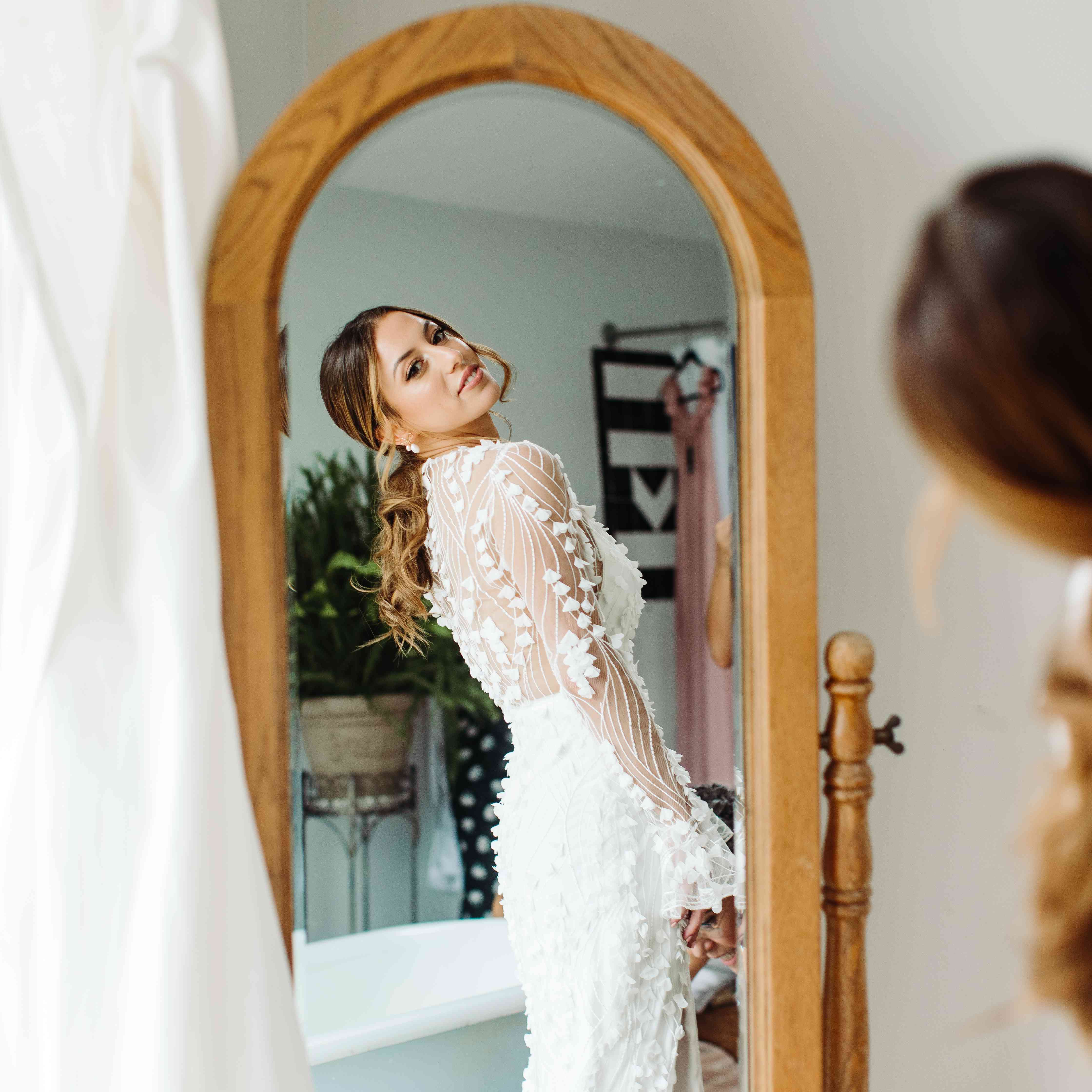 镜子里的新娘