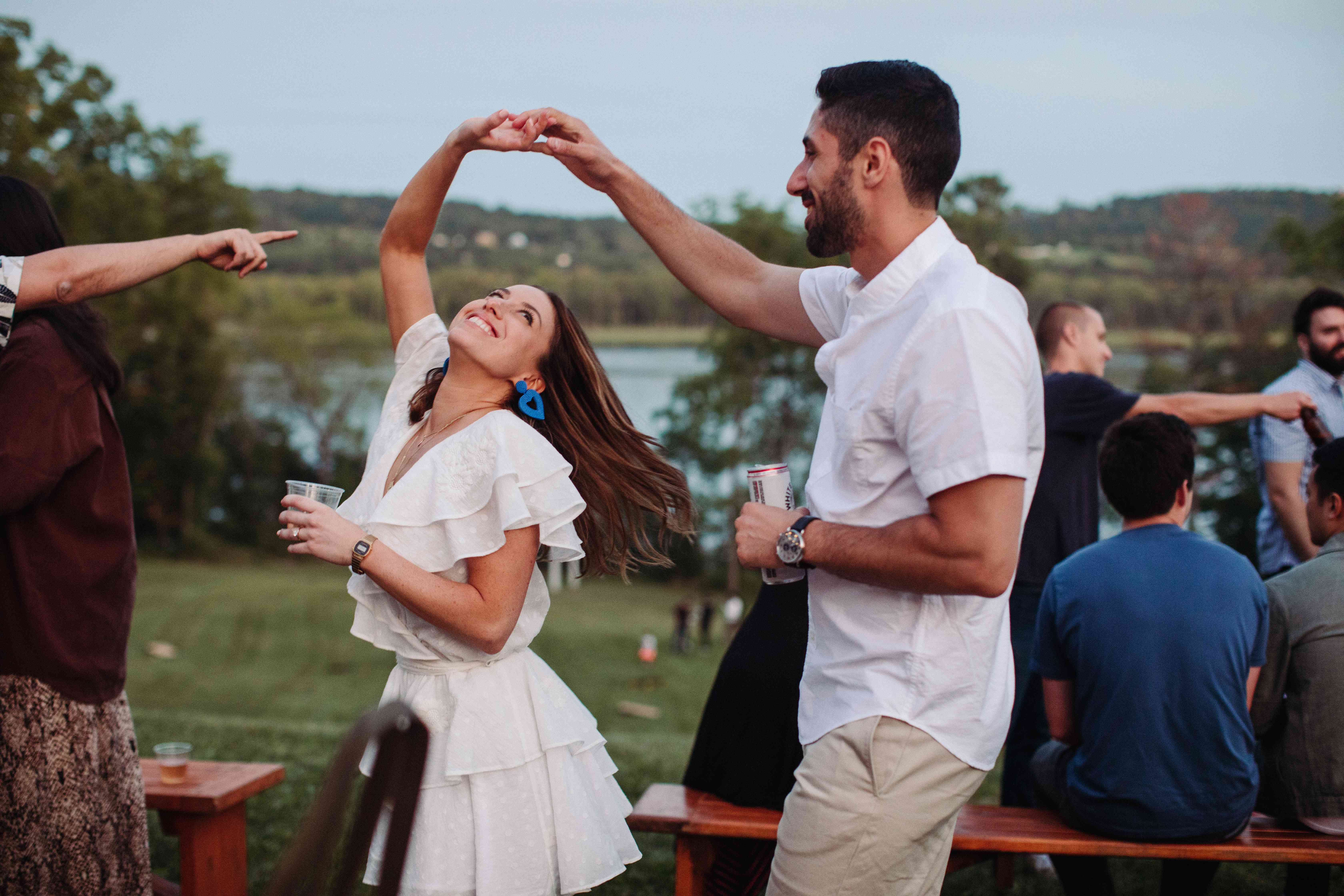 新娘和新郎跳舞