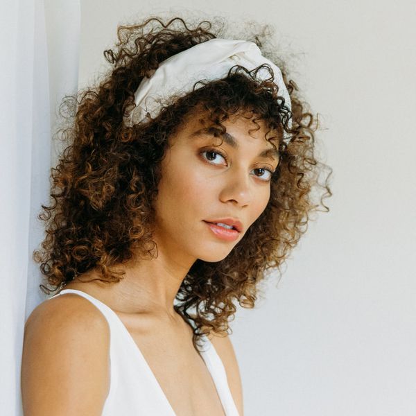 新娘-头发化妆趋势- 2021 -珍妮弗贝洱头巾