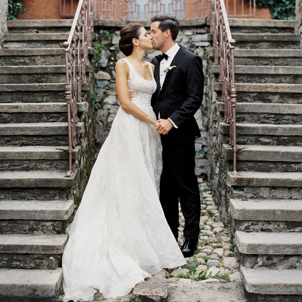 新郎和新娘接吻