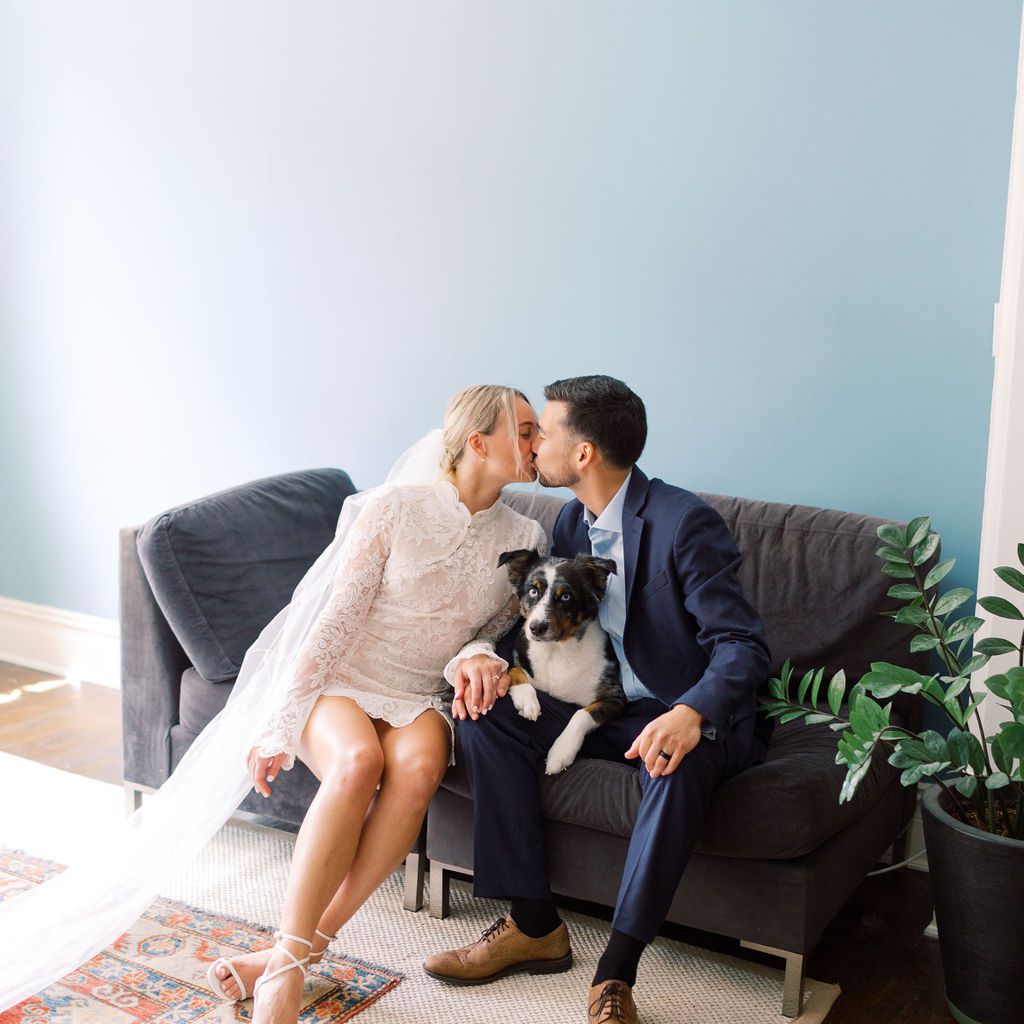 新娘和新郎接吻