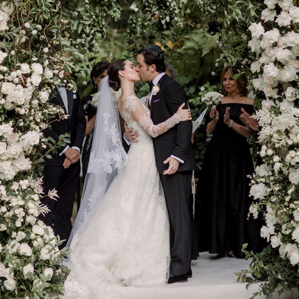 新郎和新娘接吻