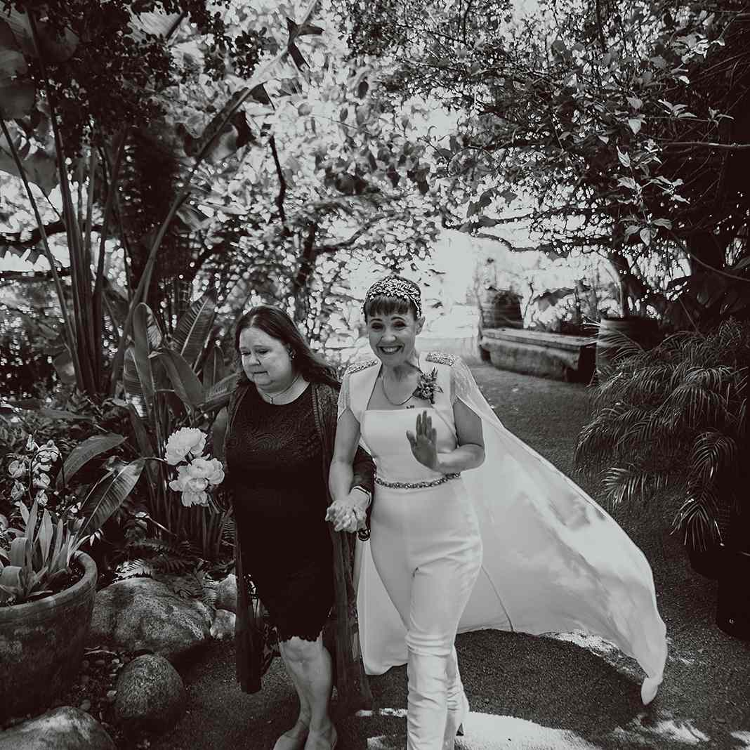 汉娜的妈妈“class=