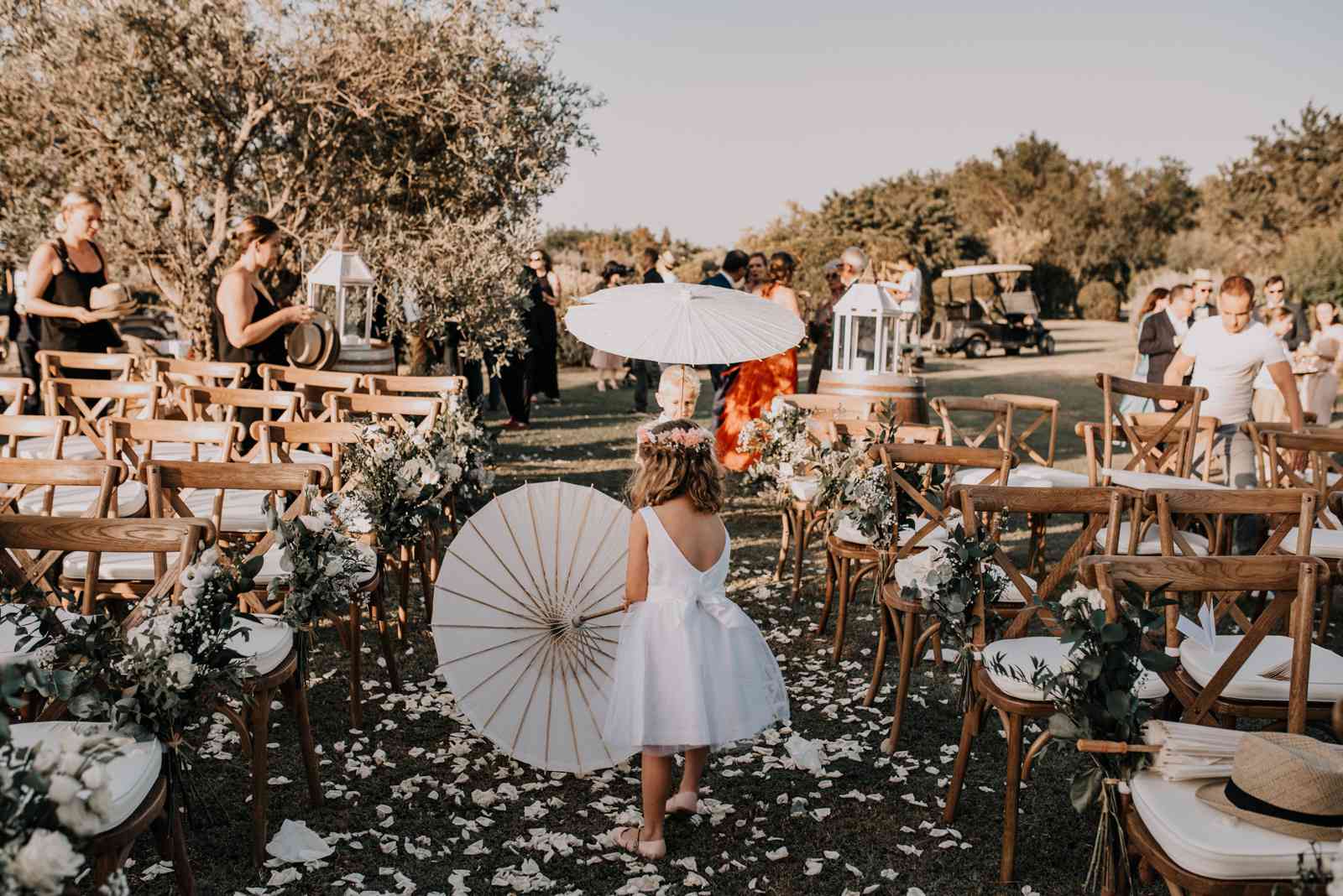 带着阳伞的花童＂class=