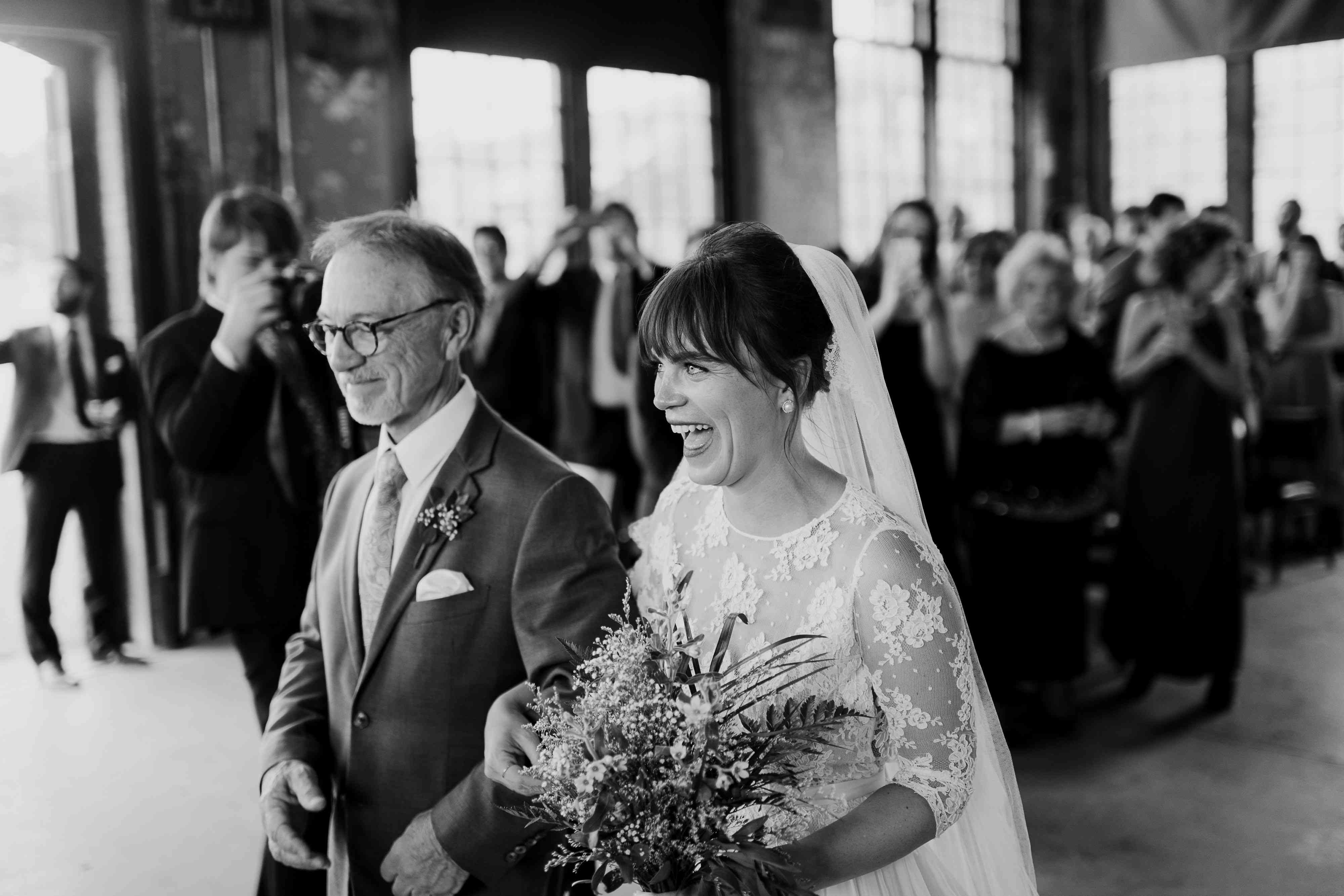 <p>新娘和新娘的父亲</p><br><br>