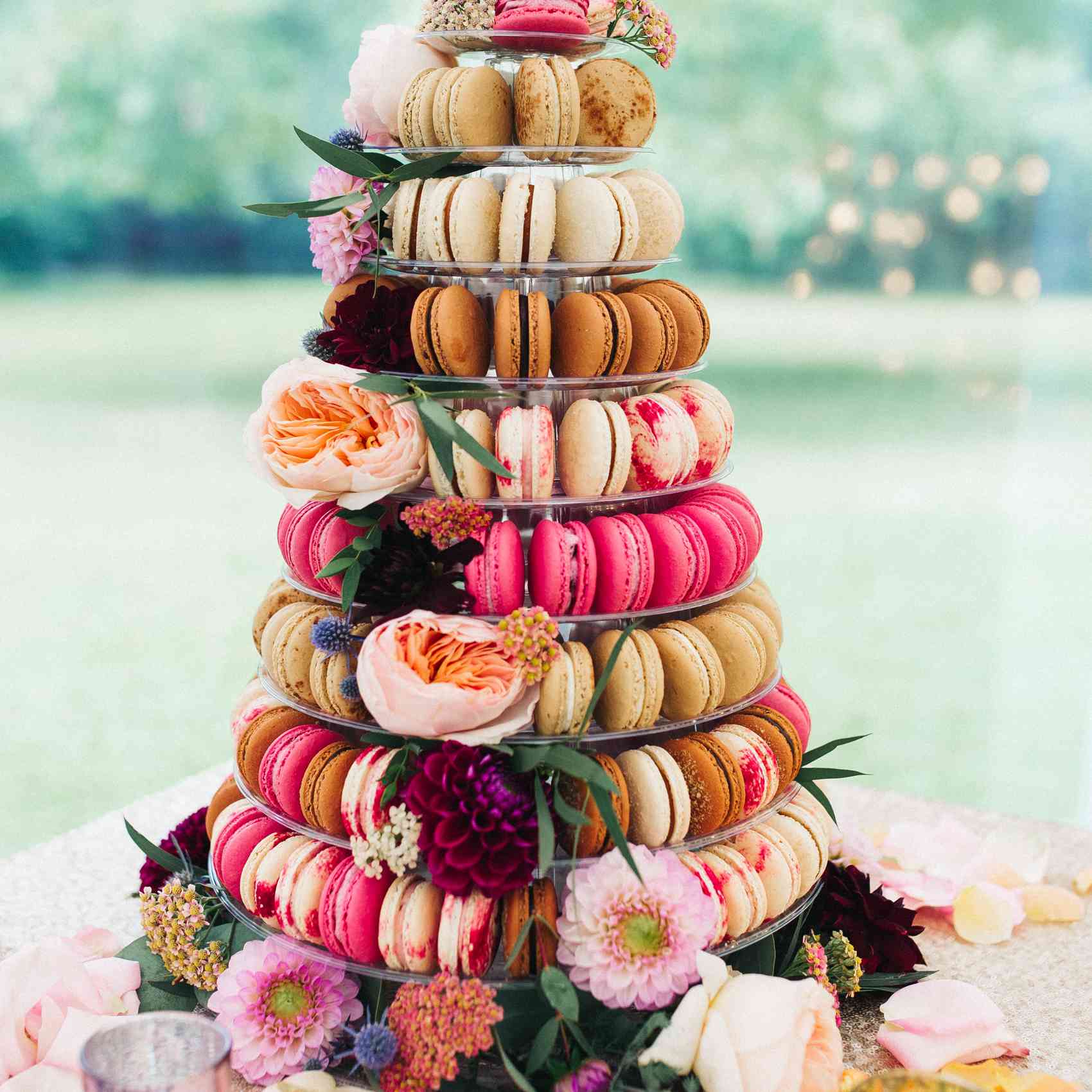 五颜六色的macaron塔