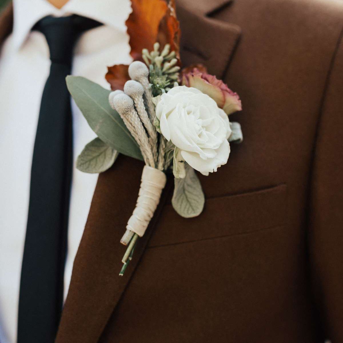 秋季婚礼bouniere.