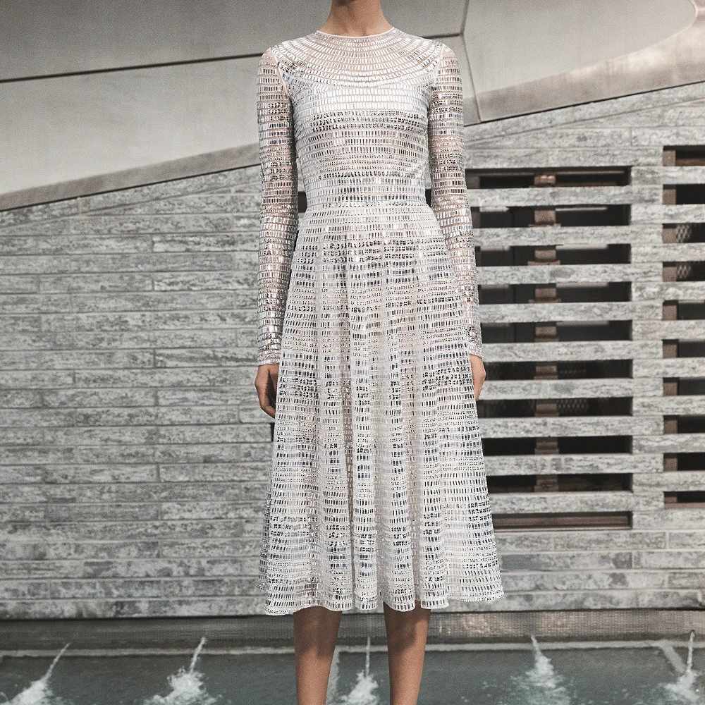 与银色亮片长袖茶长礼服型号