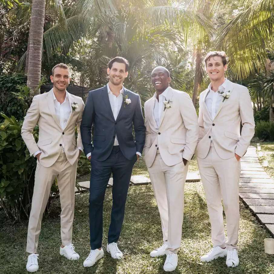 新郎和没有关系的伴郎