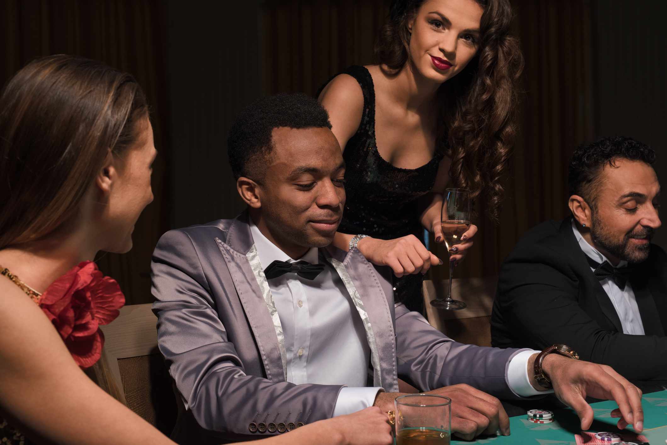 玩赌场游戏的朋友