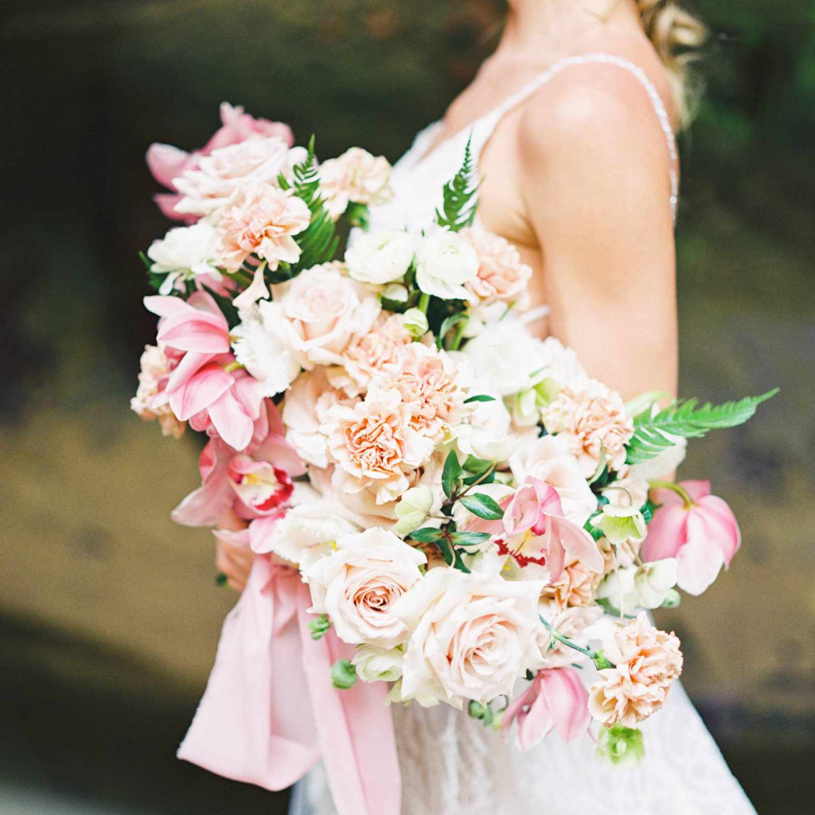 康乃馨婚礼花束