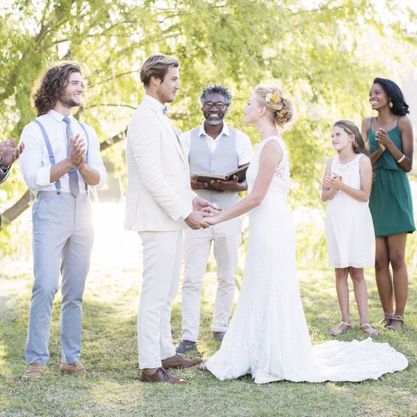 与新娘党和官员的婚礼