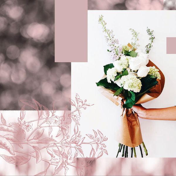 用棕色纸包裹的白色花花束的照片综合与桃红色花卉背景