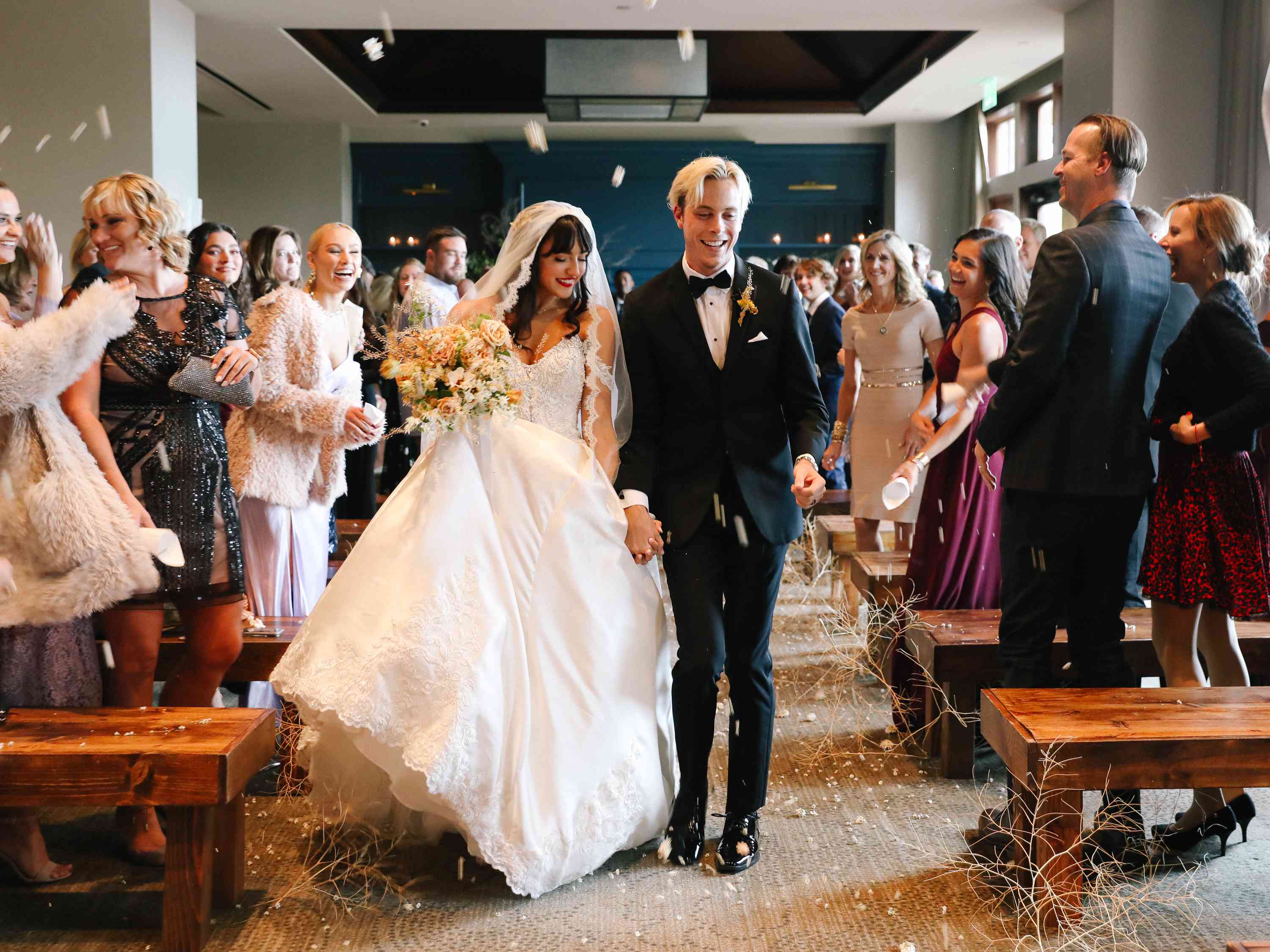 萨凡纳和赖克婚礼，仪式退出“class=