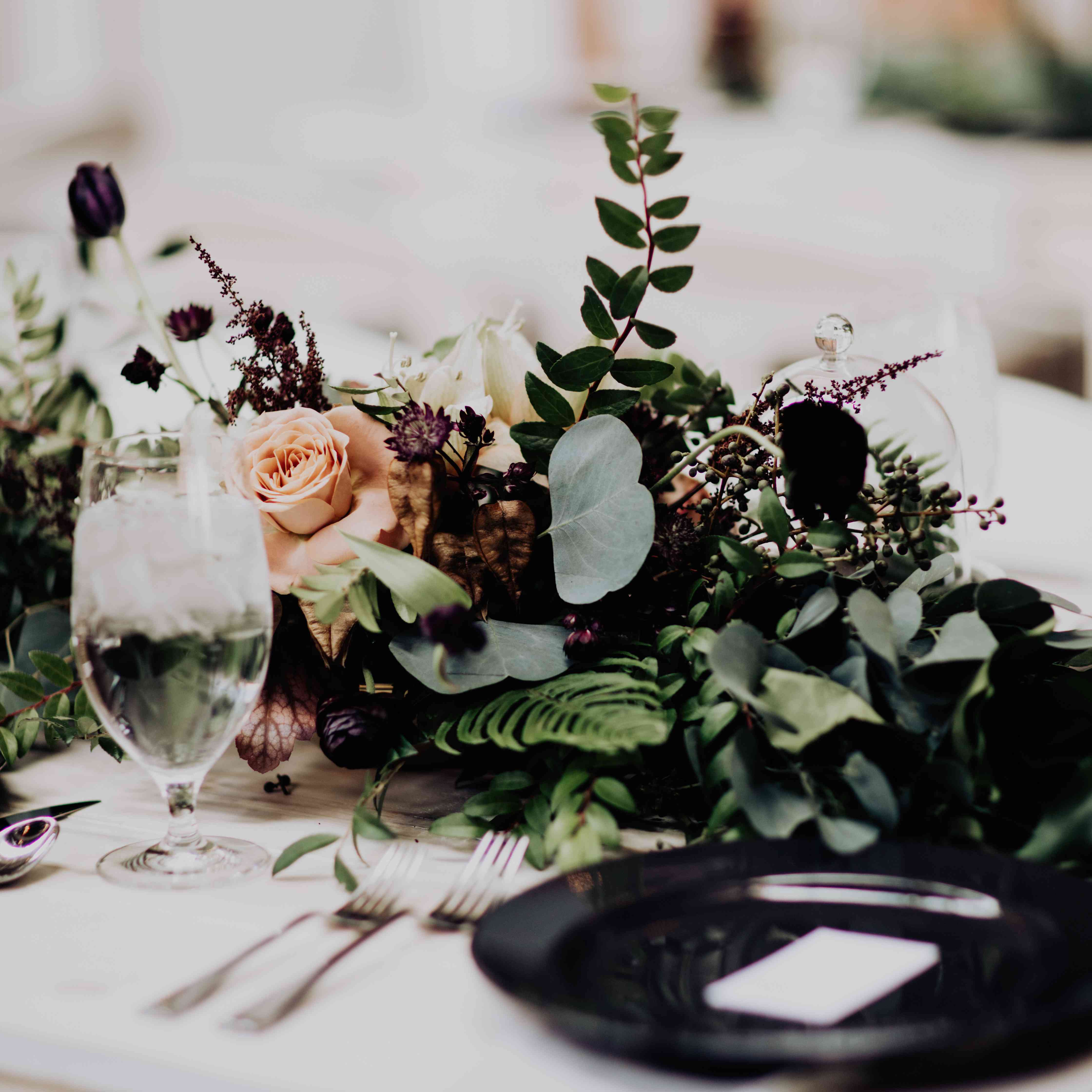 <p>地方设置黑情喜怒无常的florals </ p> <br> <br>