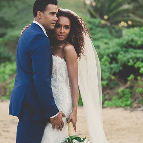 2015年，电视主持人、跨性别偶像珍妮特·莫克在夏威夷与艾伦·特里德维尔结婚