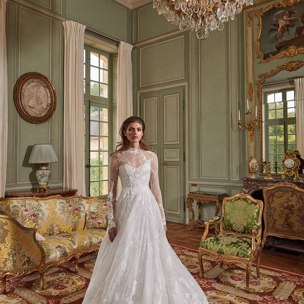 由Galia Lahav设计的花式白色婚纱