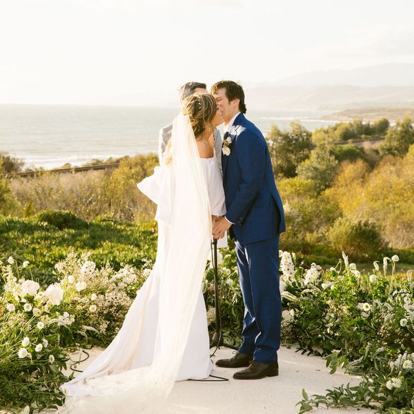 新娘和新郎接吻