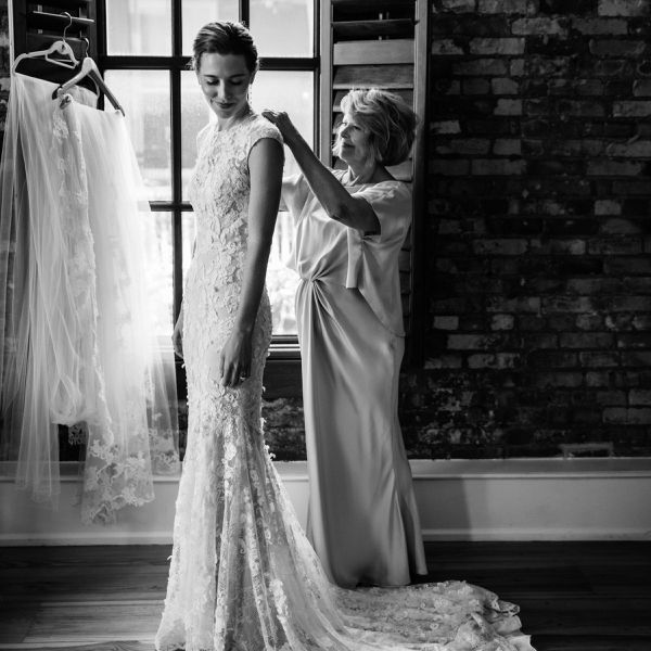 新娘准备与新娘的母亲