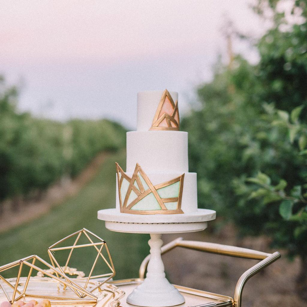 现代的婚礼蛋糕