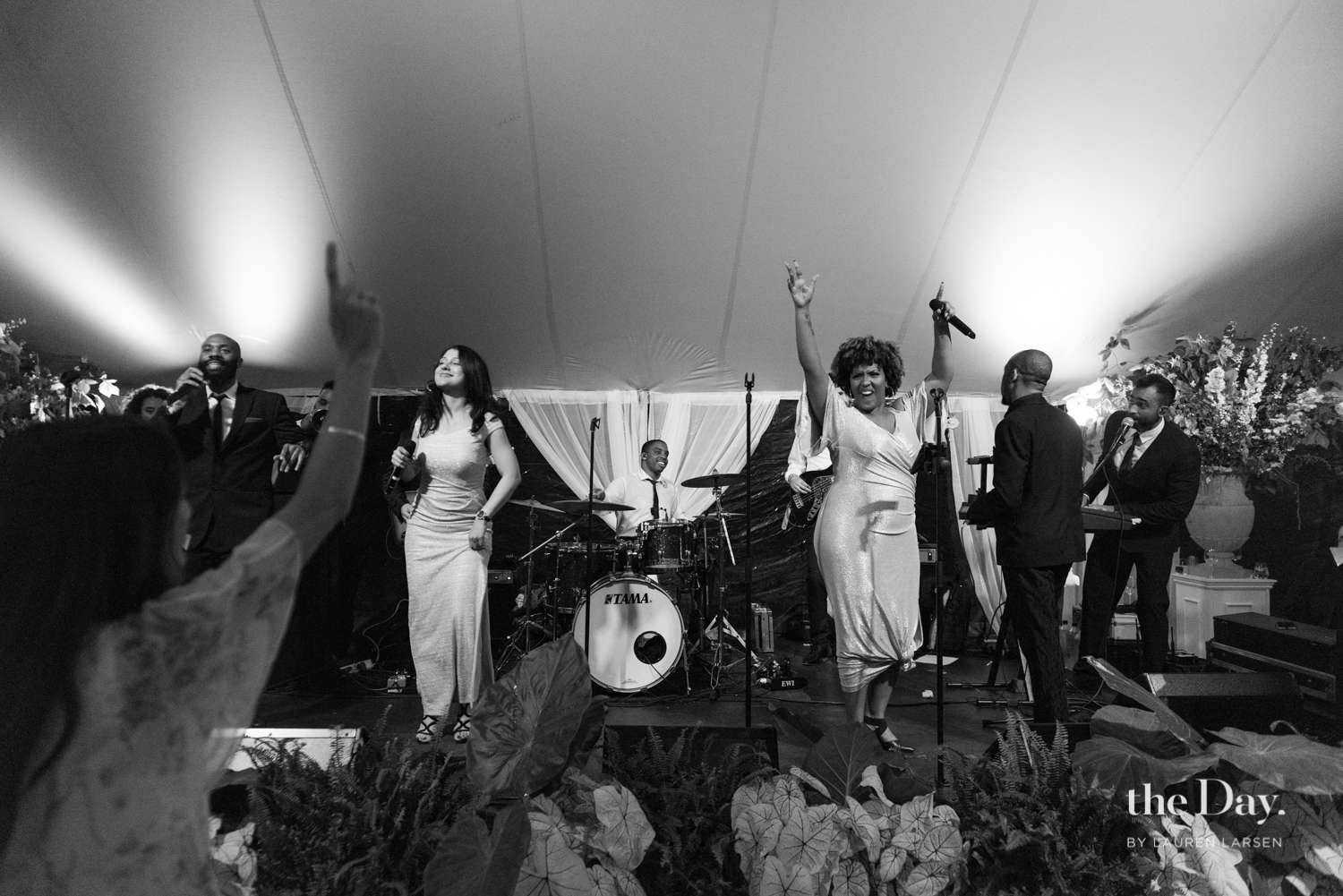 在一个婚礼上舞台表演