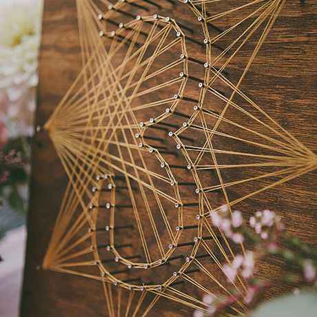 手工制作的字符串和指甲表编号