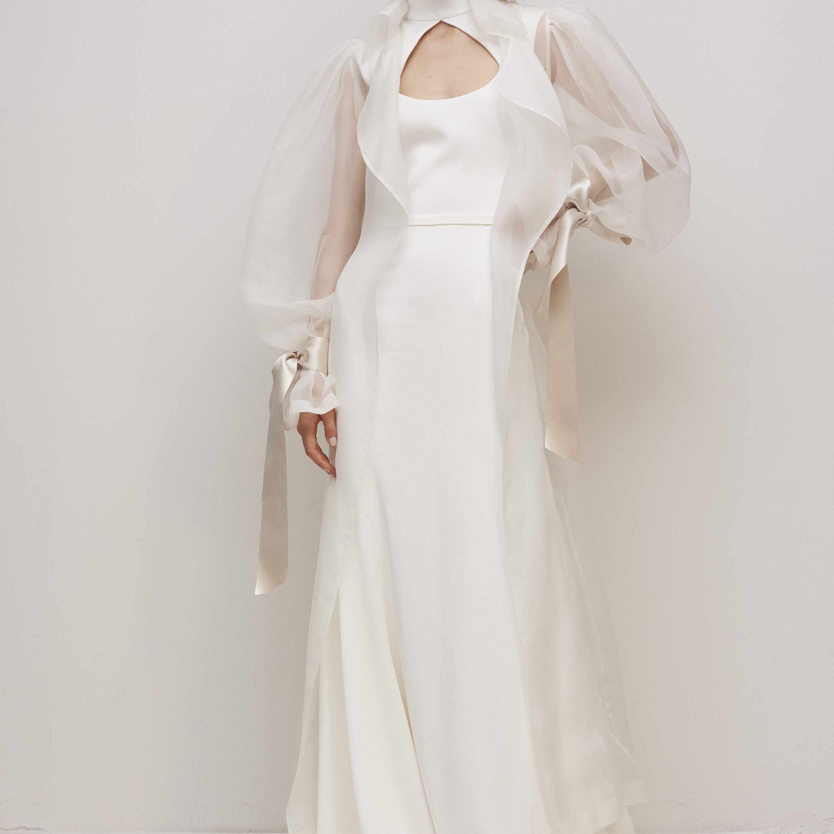 模型模拟领绉缎紧身连衣裙