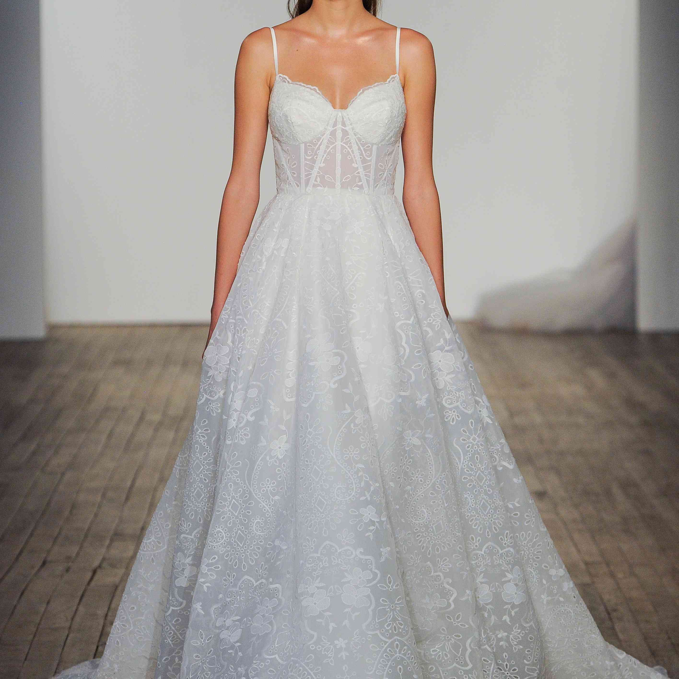 海莉·佩奇婚纱