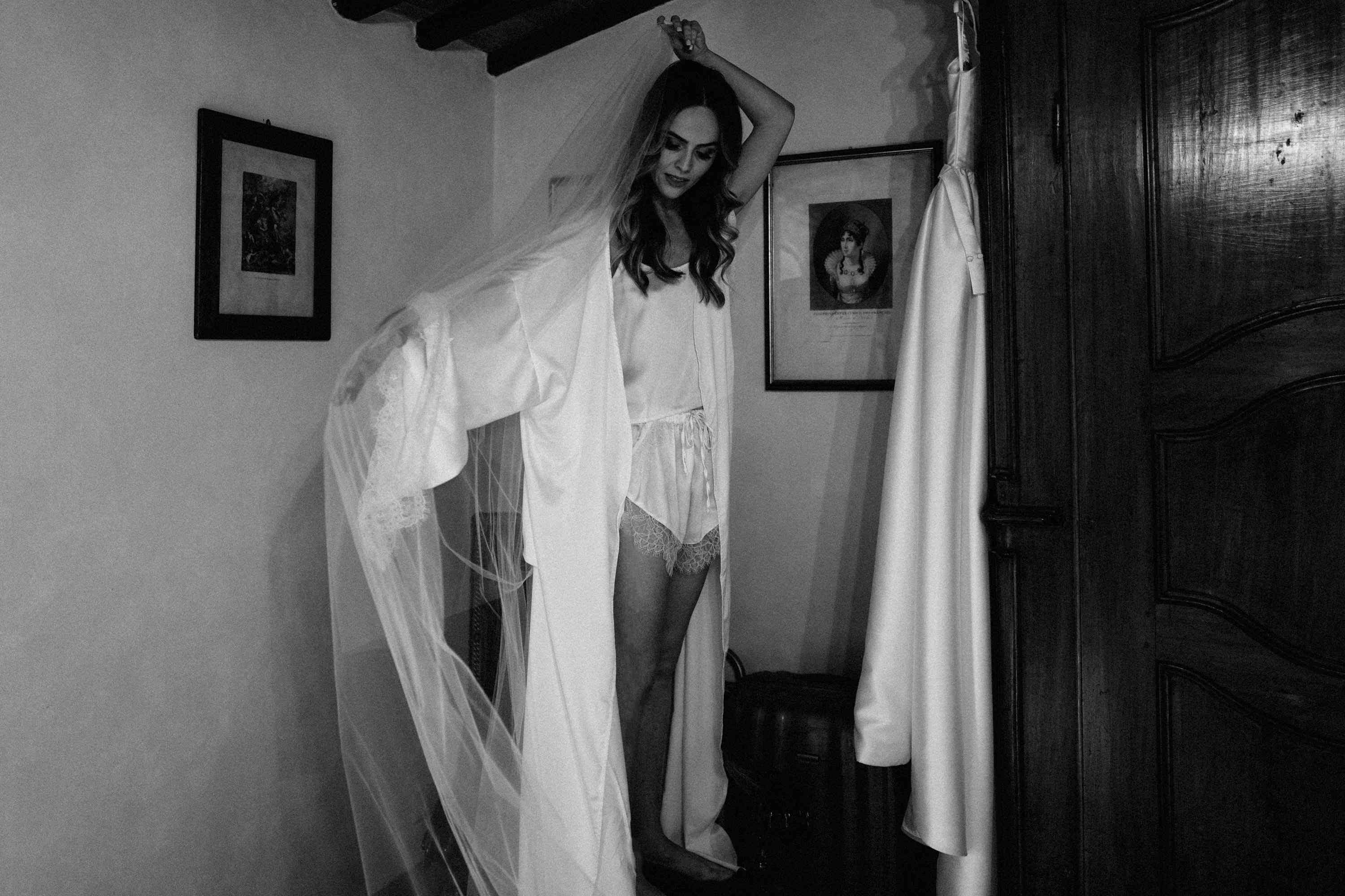 新娘准备的长袍和爬衣