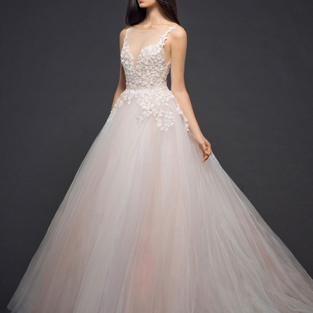 拉扎罗尺寸刺绣薄纱球