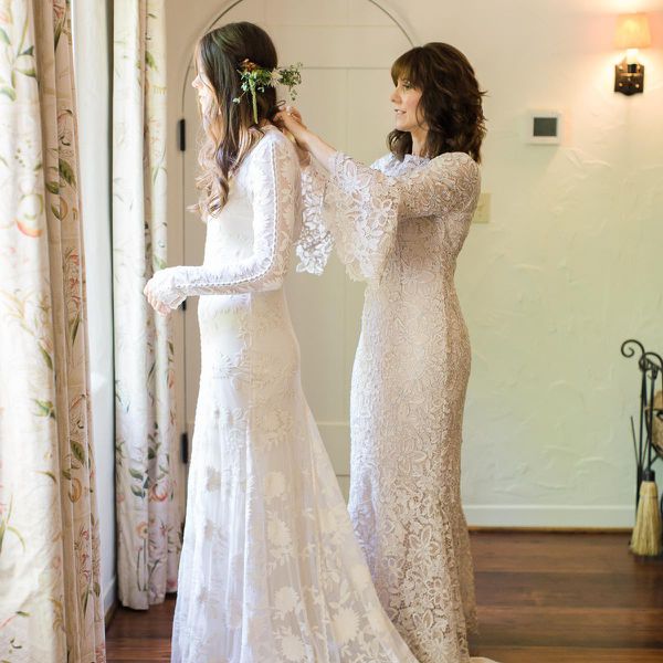 新娘准备与新娘的母亲