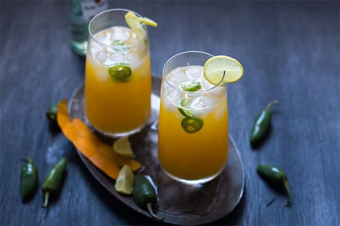高大的芒果墨西哥辣椒碳酸鸡尾酒