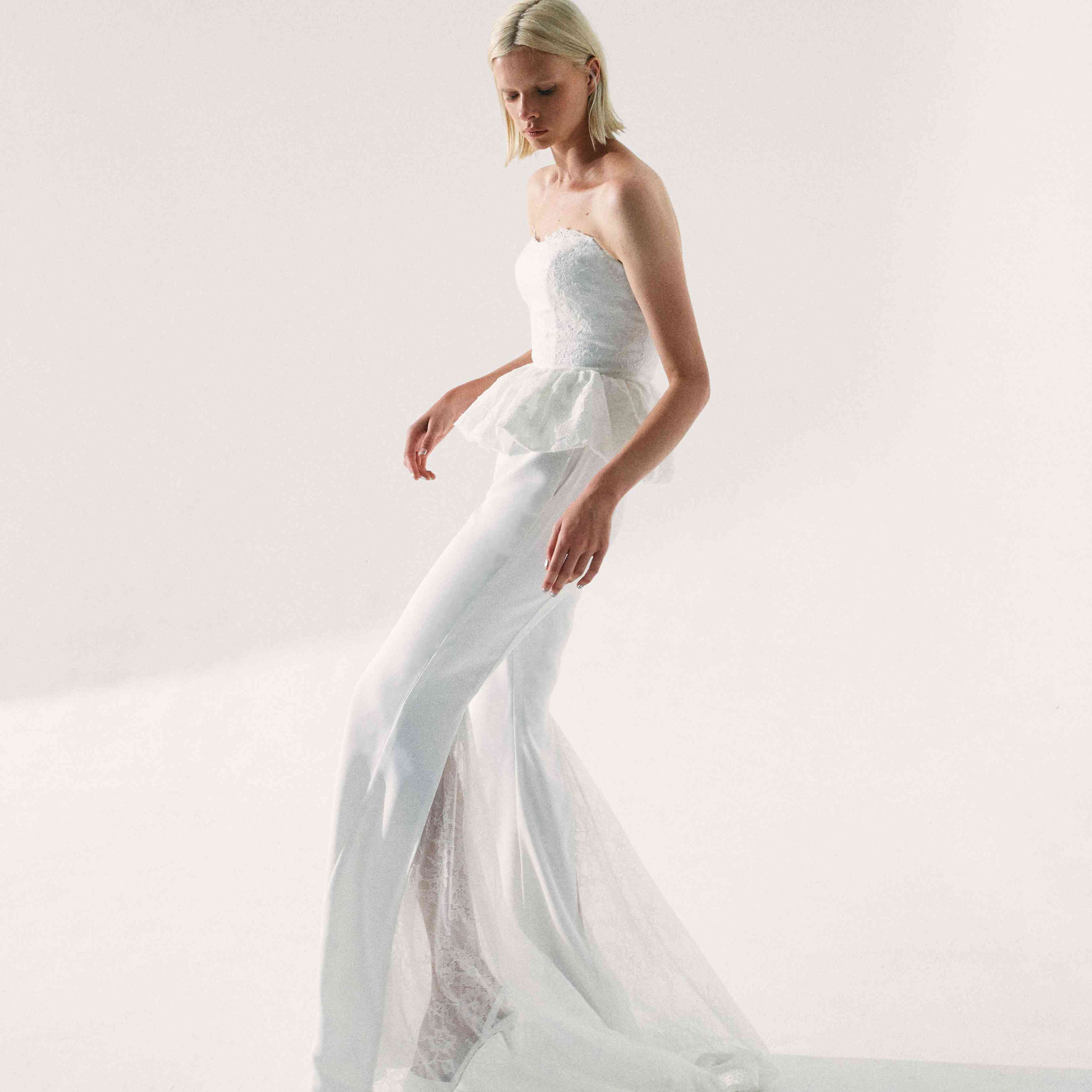 模型露肩peplum顶配宽腿裤