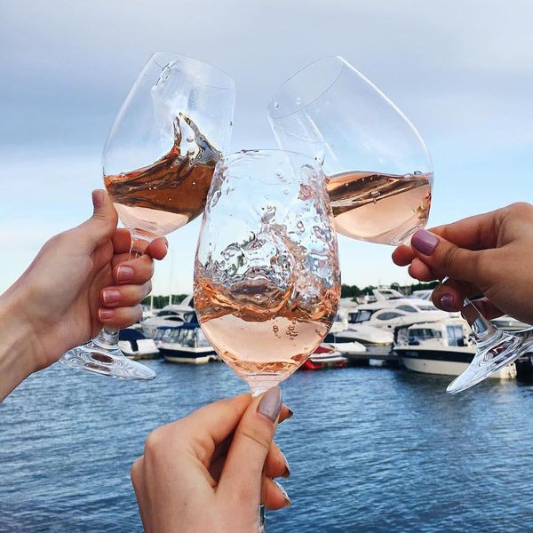 玫瑰眼镜与背景船