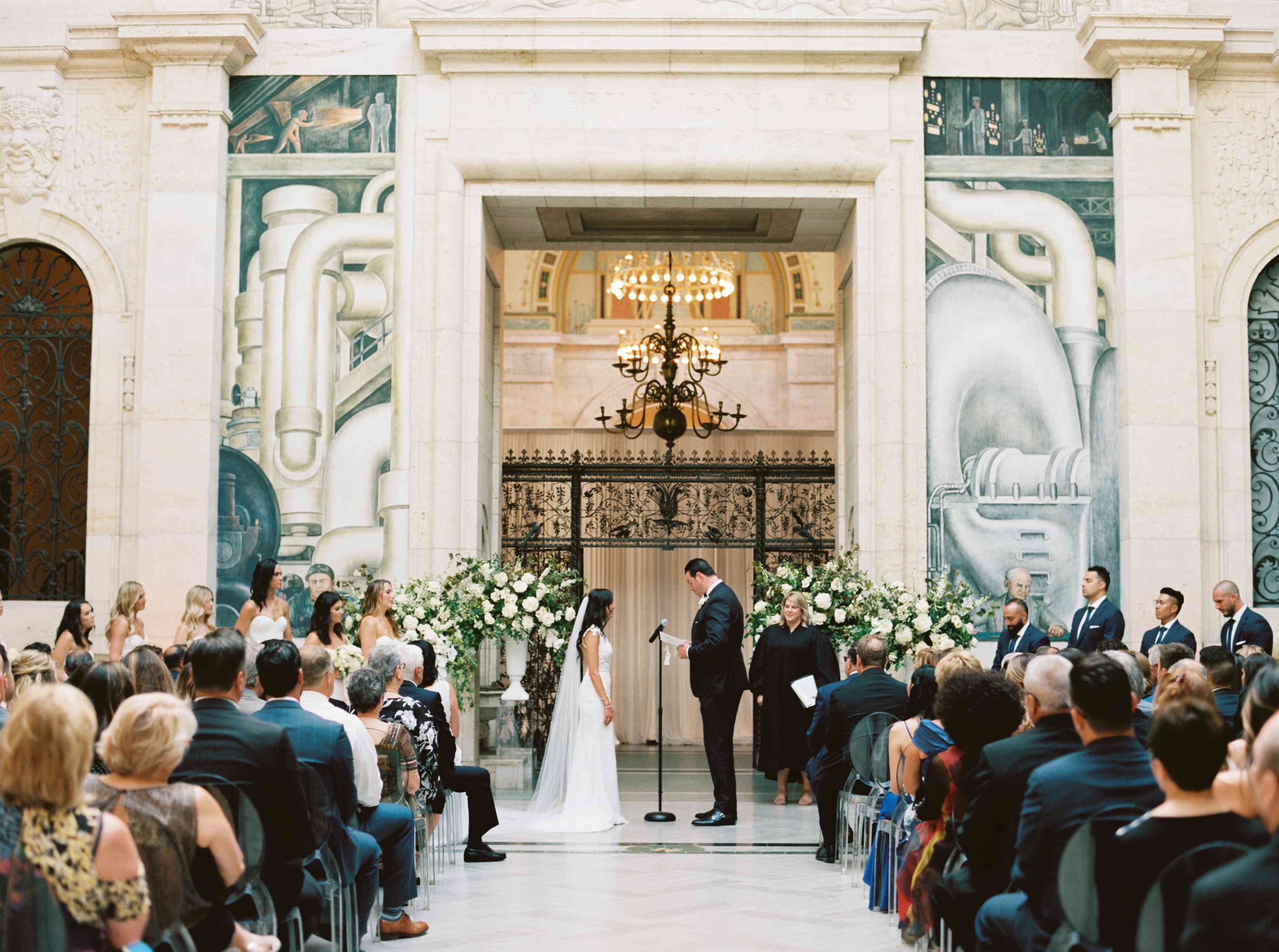 新郎宣读他的誓言