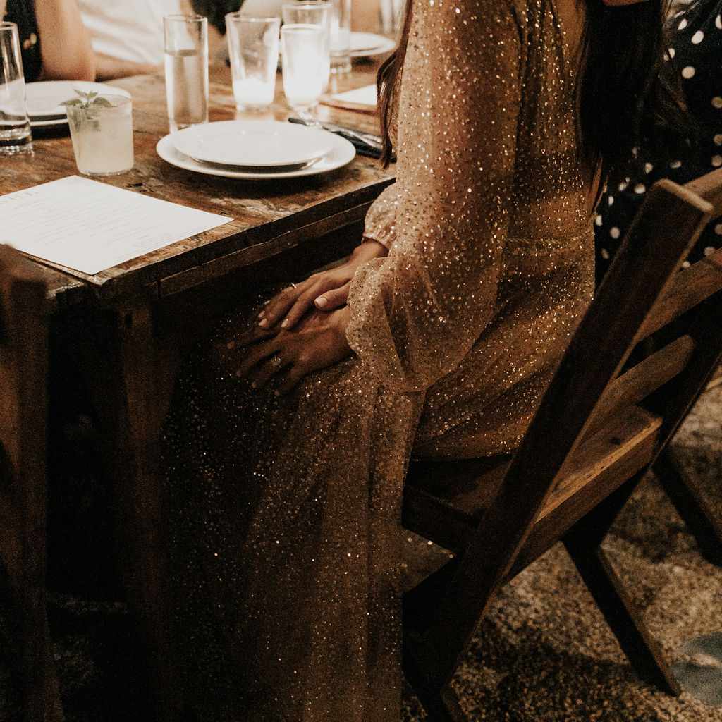 闪闪发光的礼服细节