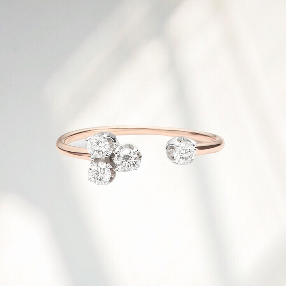 清澈的娇小的侧石