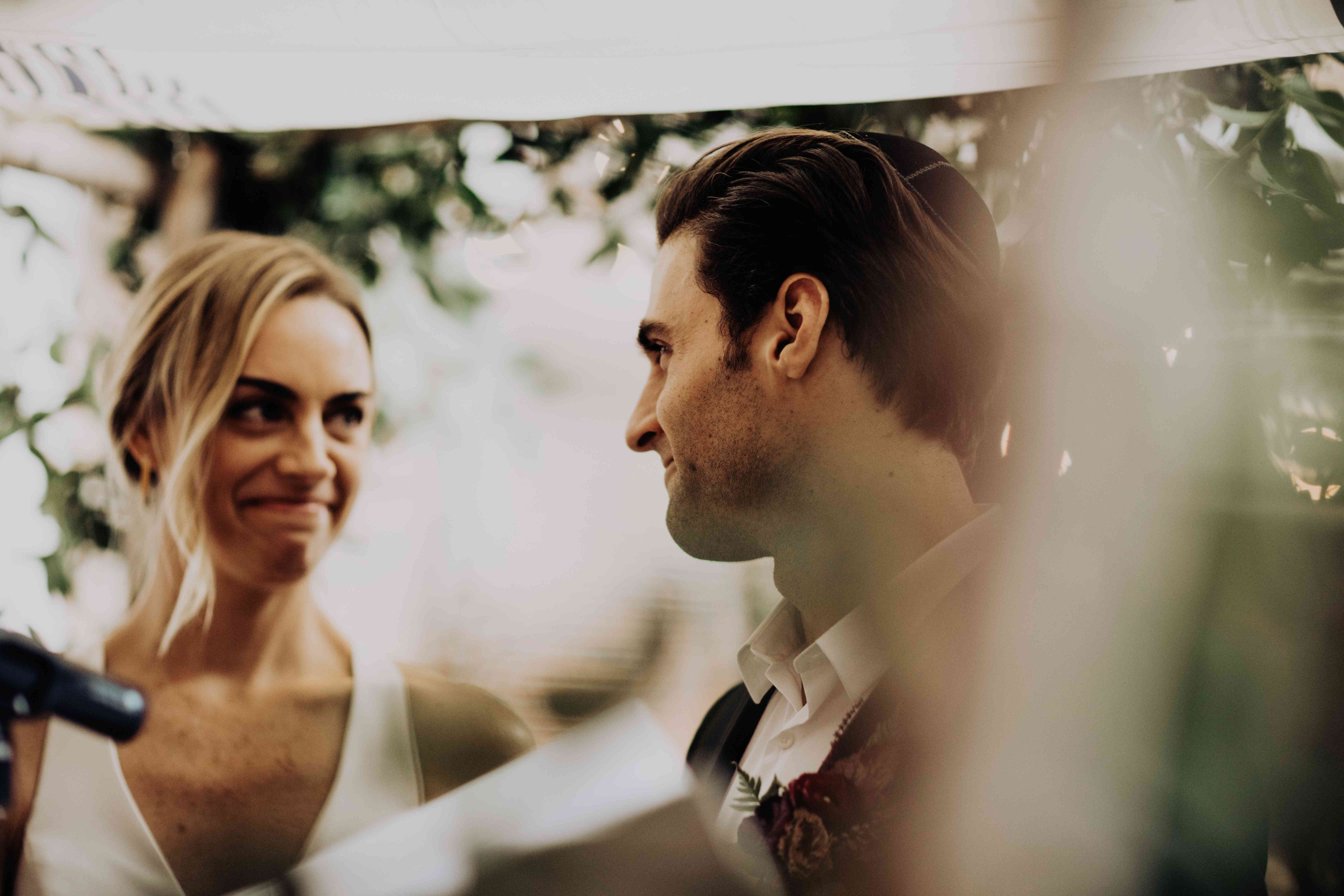 <p>祭坛的新娘和新郎</ p> <br> <br> <br>