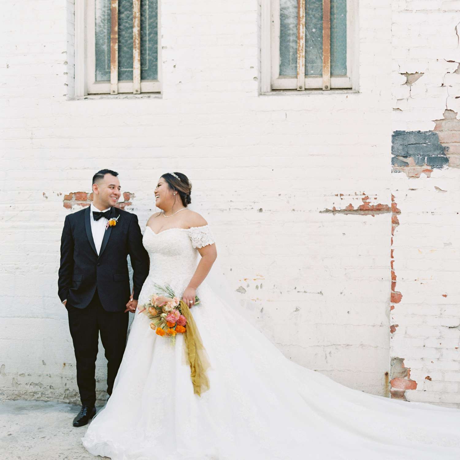 <p新郎新娘牵手</p <br