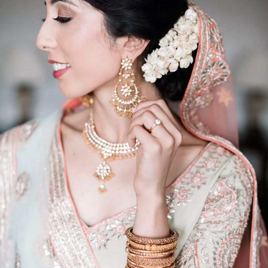梳侧发髻的印度新娘
