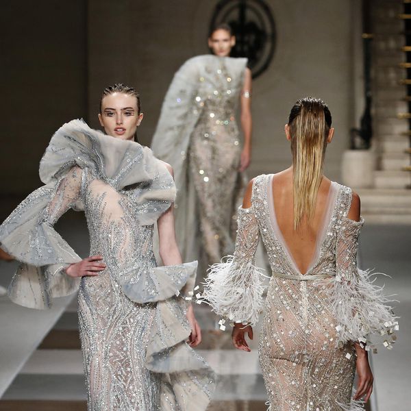 三种型号的时装婚纱走跑道