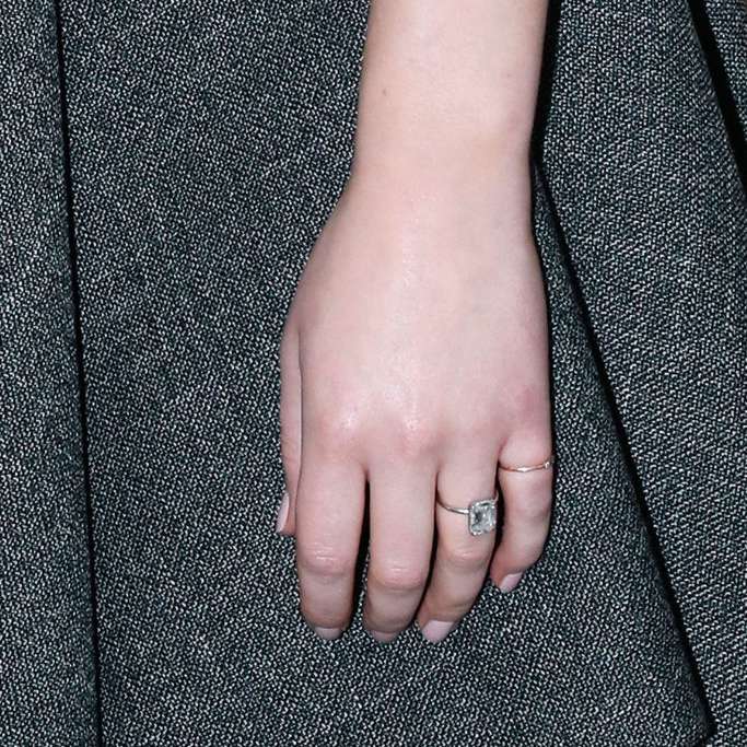 Jennifer Lawrence的订婚188bet官网88bet官网戒指