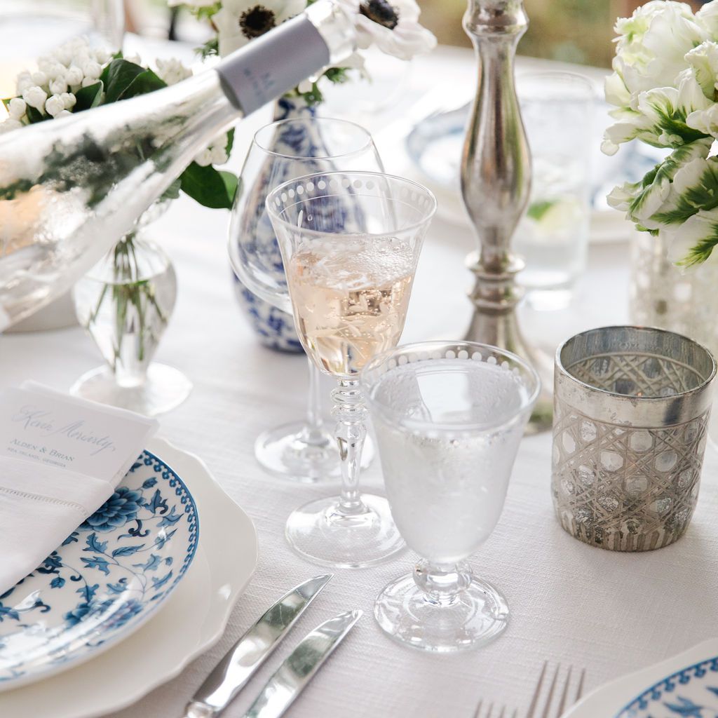 永恒的南方婚礼，蓝白相间的婚宴桌