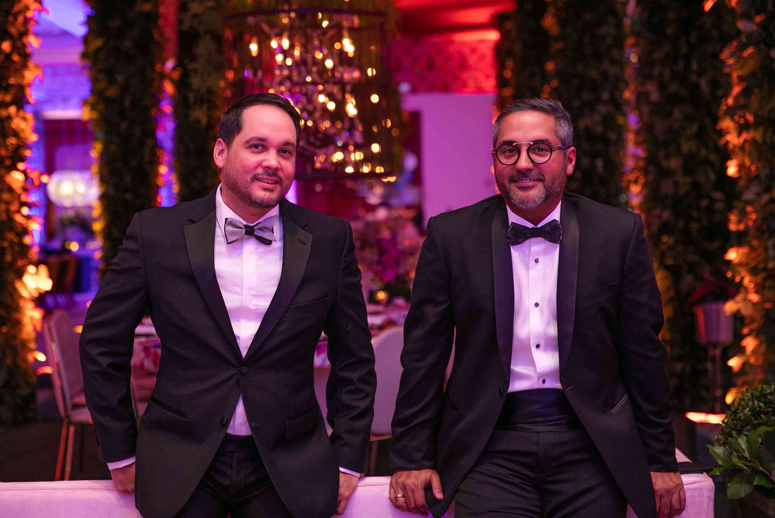 两个男人“class=