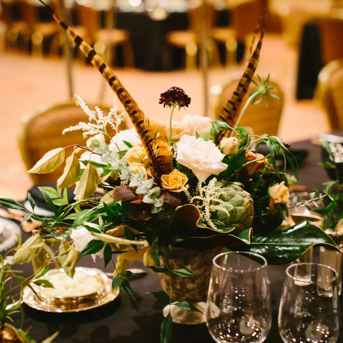 花中心衬垫与羽毛