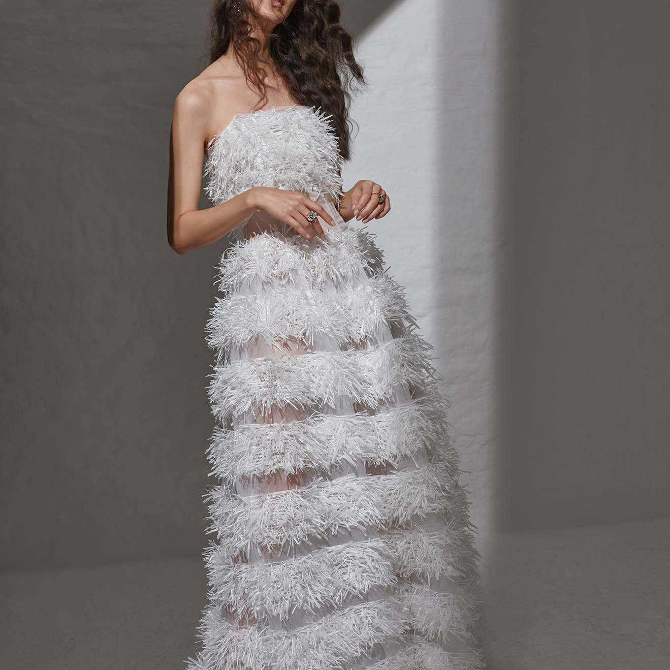 荆棘胸花连衣裙卡维亚