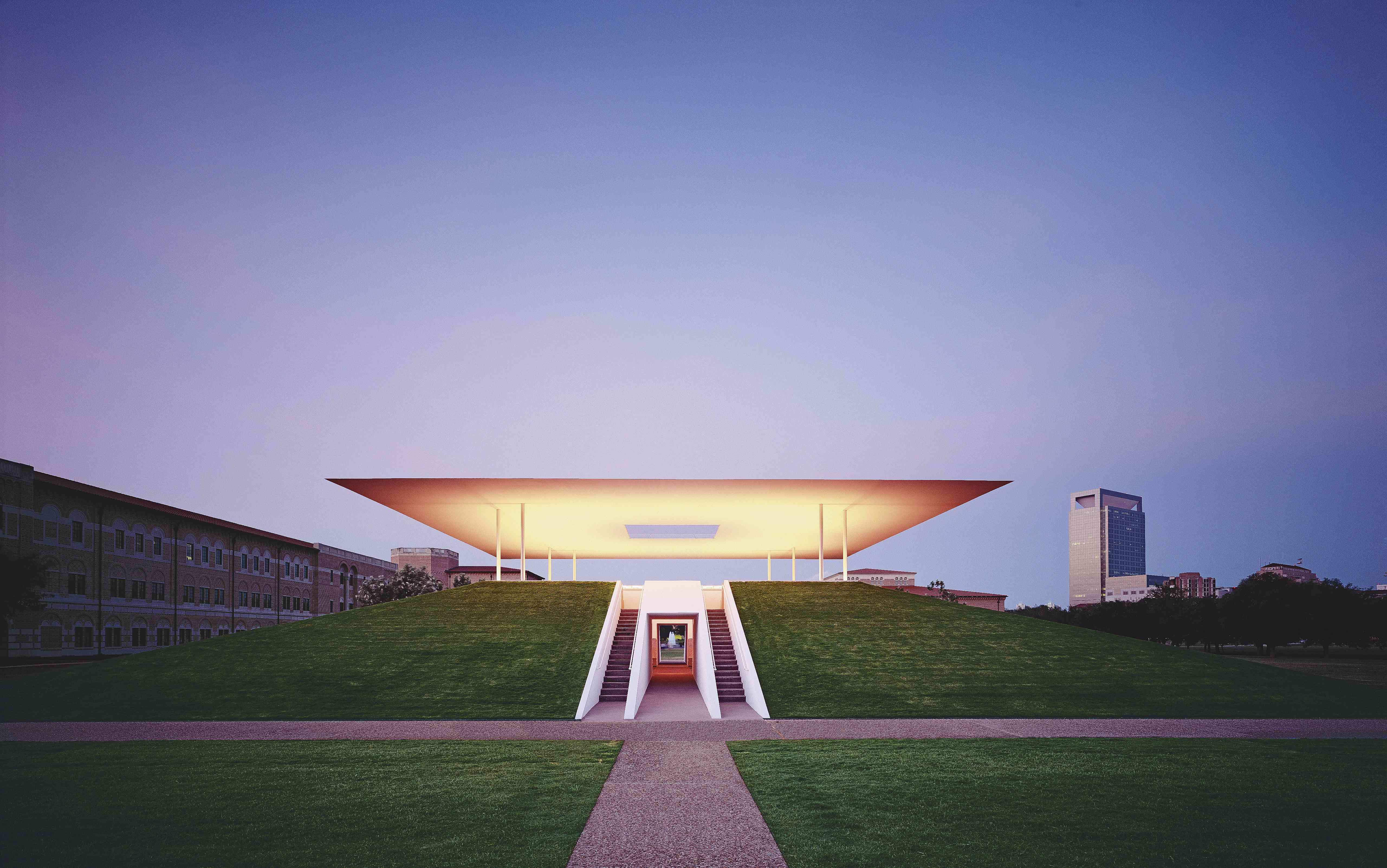 莱斯大学日落时的天空空间展览