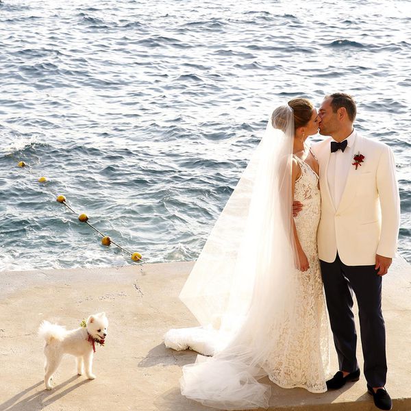 新娘和新郎在亚得里亚海